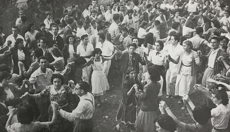 DÃ¨cada de 1940 - Ballada de sardanes durant la Festa Major (font: llibre 'SÃºria, histÃ²ria en imatges. 1894-1975' de Josep Reguant i Agut).
