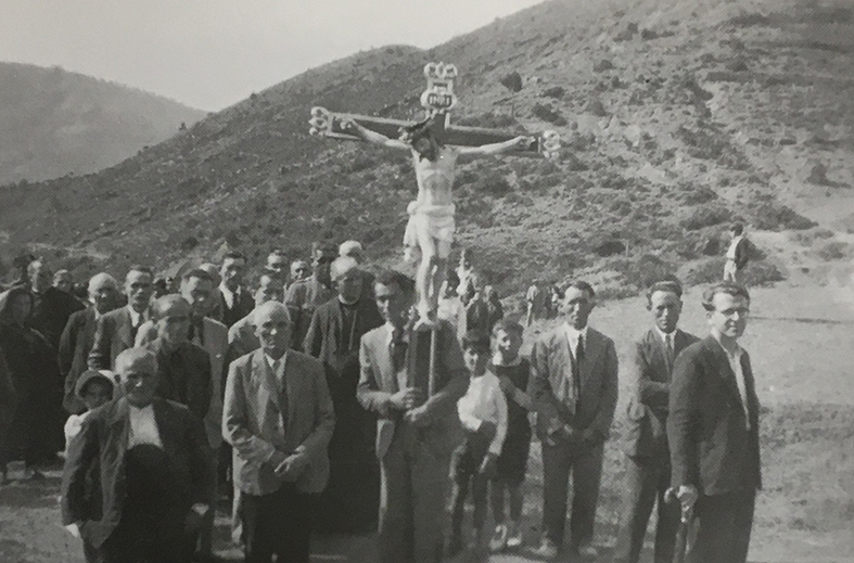 Any 1940 - ProcessÃ³ per reposar la creu de l'ermita de Sant Salvador (font: llibre 'SÃºria, histÃ²ria en imatges. 1894-1975' de Josep Reguant i Agut).