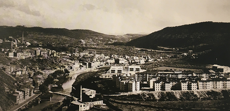DÃ¨cada de 1960 - Vista general de SÃºria, amb el barri de Salipota i la FÃ brica Vella en primer terme (font: llibre 'Salipota, SÃºria. El barri que va nÃ©ixer dues vegades' de Roger HernÃ¡ndez).