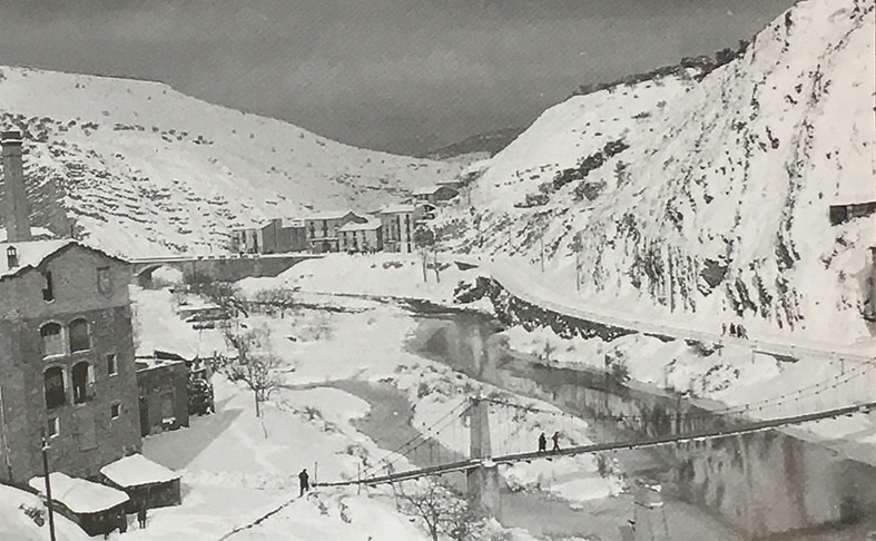 Any 1962 - Imatge del riu Cardener, a l'alÃ§ada de la FÃ brica Vella, desprÃ©s de la gran nevada de la nit de Nadal (font: llibre 'SÃºria ahir i avui' de Josep Massana i Portella).