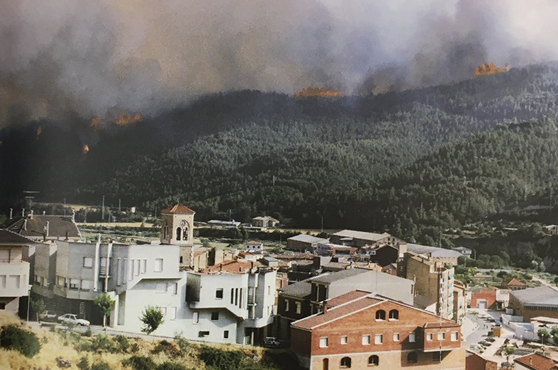Any 1994 - Inici del gran incendi forestal del mes de juliol (font: llibre 'SÃºria. Els records d'un poble' de Fotografia Juncadella).