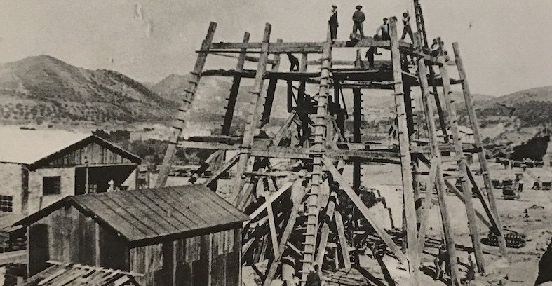 Any 1918 - Treballs inicials de construcciÃ³ del pou 1 de la mina de potassa (font: llibre 'SÃºria, el meu poble' de Pau Soler i Clariana).