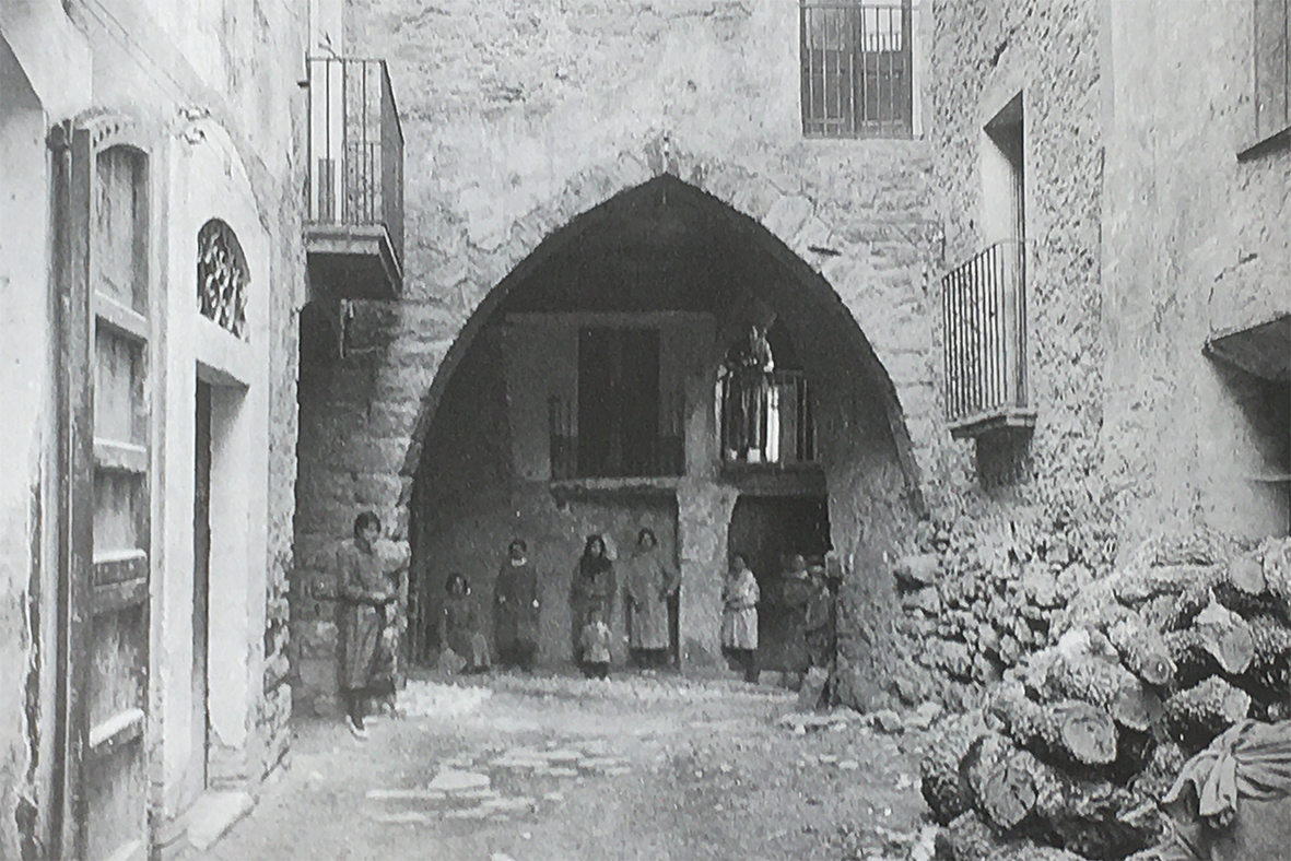 Imatge del carrer Sant Climent, de l'any 1924 (foto publicada en el llibre 'SÃºria, histÃ²ria en imatges. 1894-1975' de Josep Reguant i Agut).