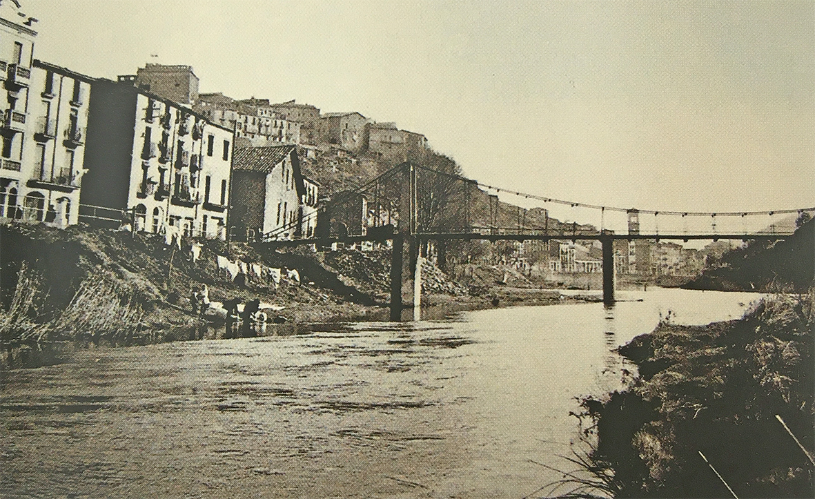 Imatge de l'antiga palanca de la FÃ brica Vella, que va ser construÃ¯da desprÃ©s de la guerra civil (foto publicada en el llibre 'Salipota, SÃºria. El barri que va nÃ©ixer dues vegades' de Roger HernÃ¡ndez RodrÃ­guez).