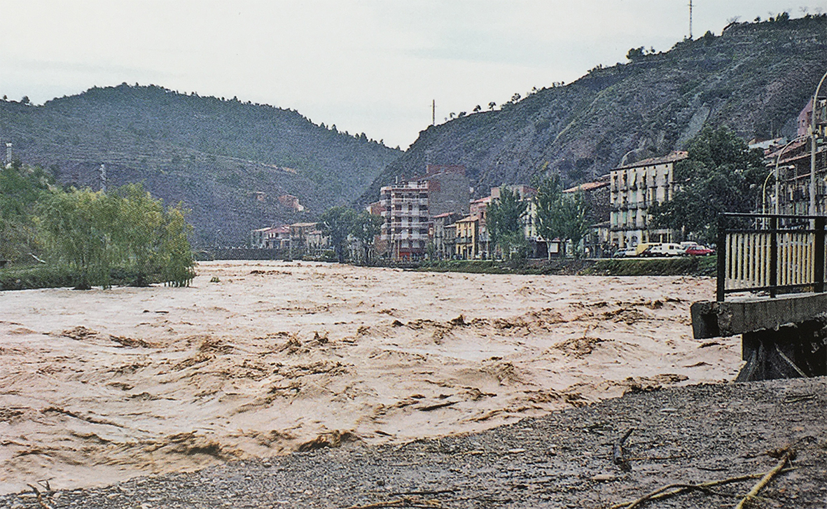 Imatge de la riuada de 1982 (foto publicada en el llibre 'SÃºria. Els records d'un poble' de Josep Juncadella Masana).