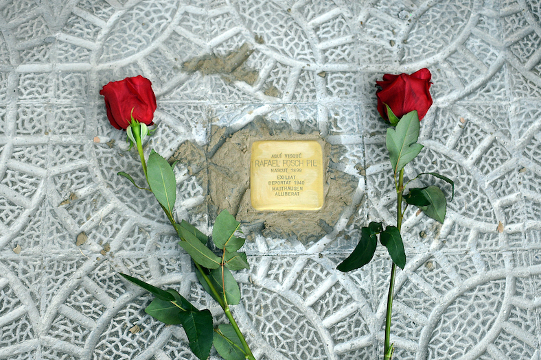 Llamborda Stolpersteine de Rafael Fosch Pie (carrer de Salvador Vancell, 21).