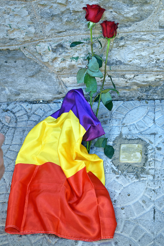 Llamborda Stolpersteine d'Antonio Martínez López (carrer de les Flors, 24).