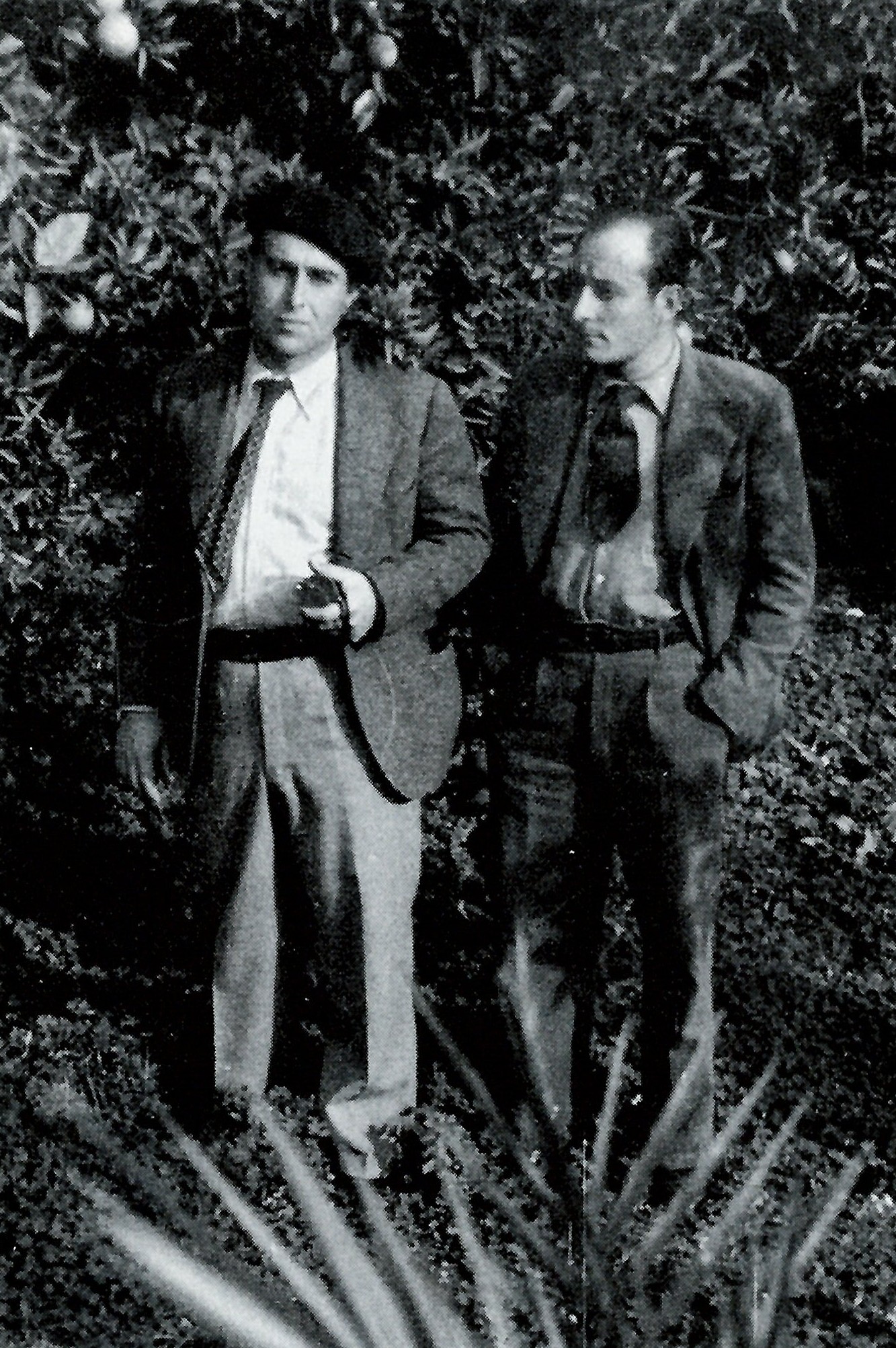 Ramon Biadiu (esquerra), amb Joan Serra, durant el rodatge d'un documental sobre l'Albufera (font: llibre 'Ramon Biadiu (1906-1984). Cineasta d'avantguarda').
