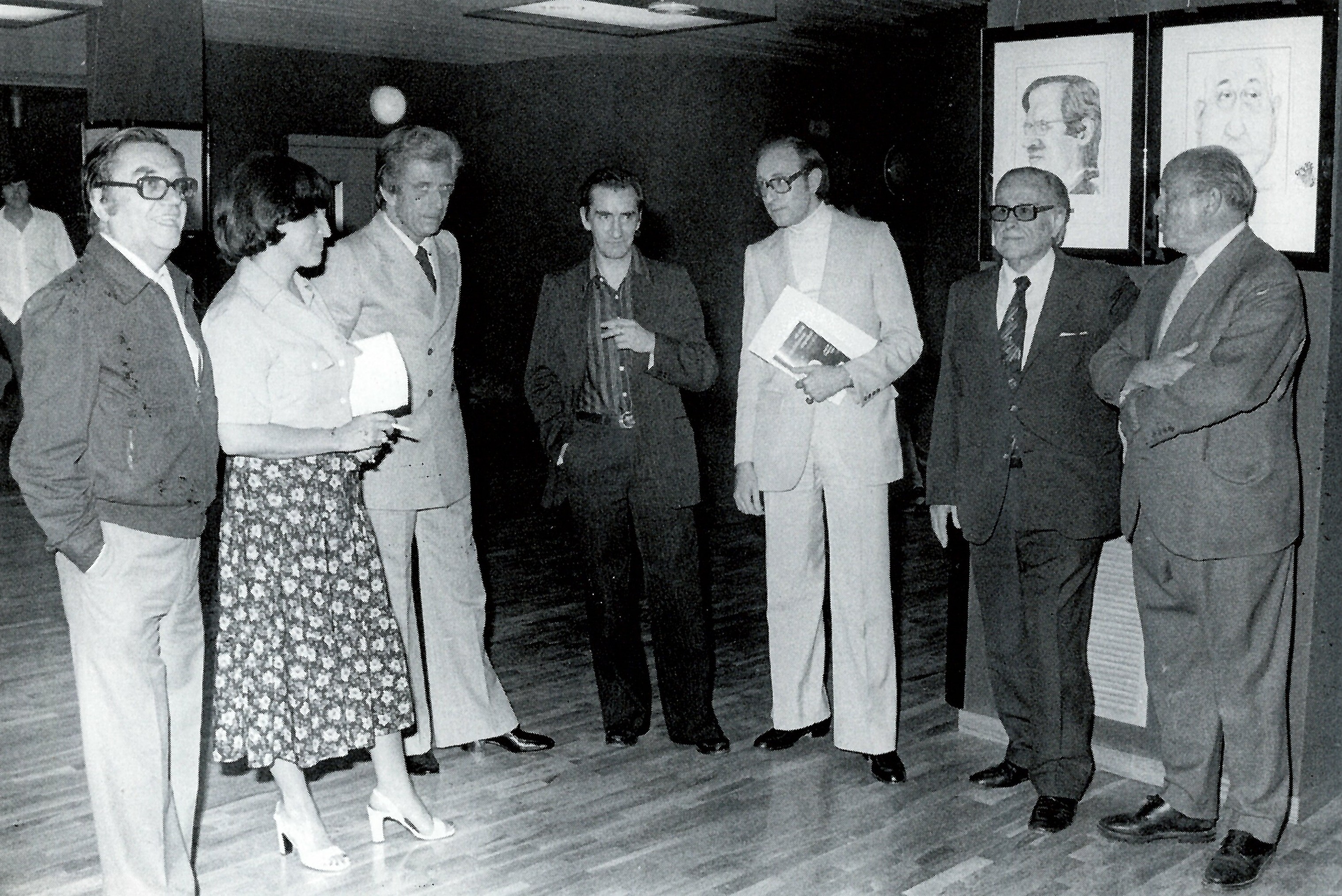 Ramon Biadiu (segon per la dreta), durant la presentaciÃ³ d'un llibre (font: llibre 'Ramon Biadiu (1906-1984). Cineasta d'avantguarda').