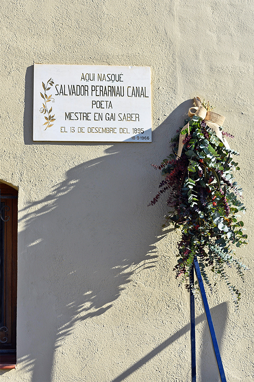 Any 2020 - Placa commemorativa del naixement del poeta Salvador Perarnau a la seva casa natal de Cal Cabo, amb lâ€™ofrena floral del 125Ã¨ aniversari (13 de desembre).