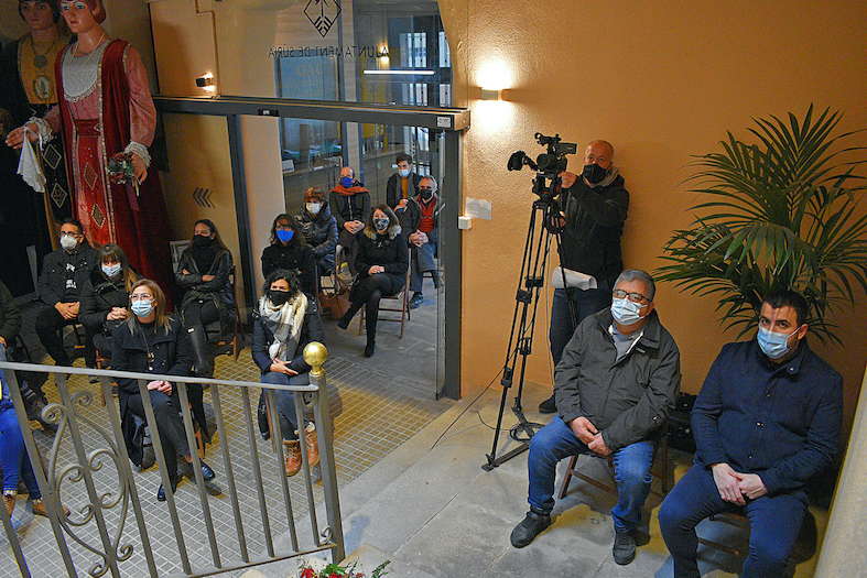 Any 2021 - Lâ€™alcalde Albert CoberÃ³ i el regidor de Cultura, Miquel Soliva, amb altres representants institucionals, durant lâ€™acte commemoratiu dels 50 anys de la mort del poeta Salvador Perarnau, celebrat a la Casa de la Vila (9 de gener).
