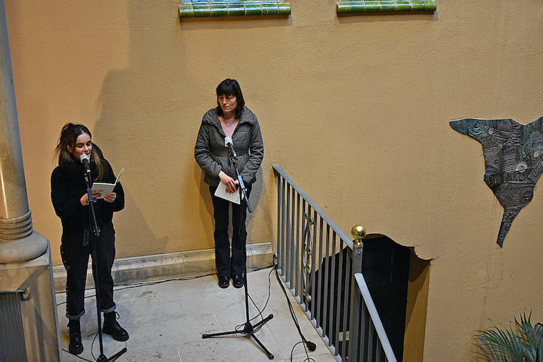 Any 2021 - La intÃ¨rpret surienca Coaner Migueles canta la canÃ§Ã³ inspirada en el poema 'OraciÃ³ a la Muntanyaâ€™ de Salvador Perarnau, estrenada durant lâ€™acte commemoratiu dels 50 anys de la mort de lâ€™escriptor surienc (9 de gener).