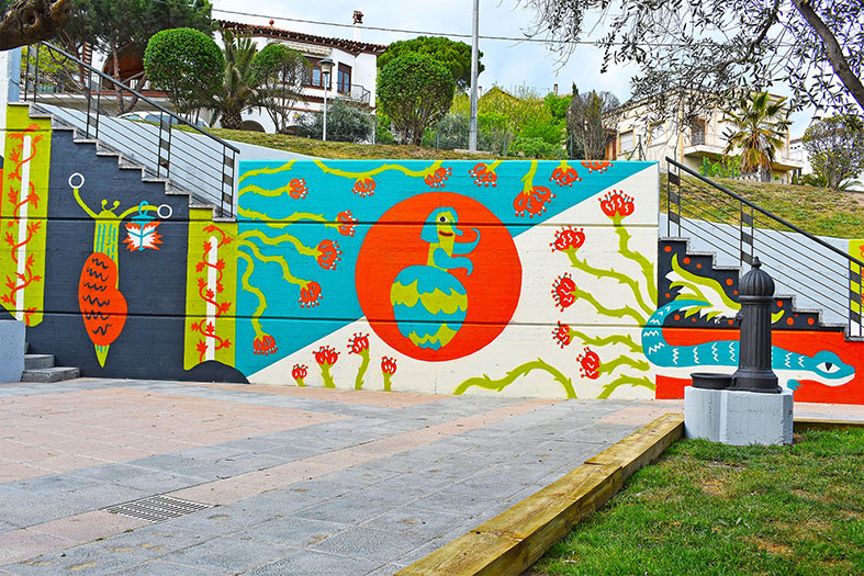 Any 2021 - Imatge del nou mural de la plaÃ§a de Salvador Perarnau, inspirat en personatges dels poemes de lâ€™escriptor surienc i original de lâ€™ilÂ·lustrador i dissenyador grÃ fic surienc Pau JuÃ¡rez.