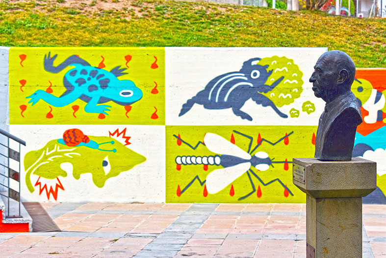 Any 2021 - Imatge del nou mural de la plaÃ§a de Salvador Perarnau, inspirat en personatges dels poemes de lâ€™escriptor surienc i original de lâ€™ilÂ·lustrador i dissenyador grÃ fic surienc Pau JuÃ¡rez.
