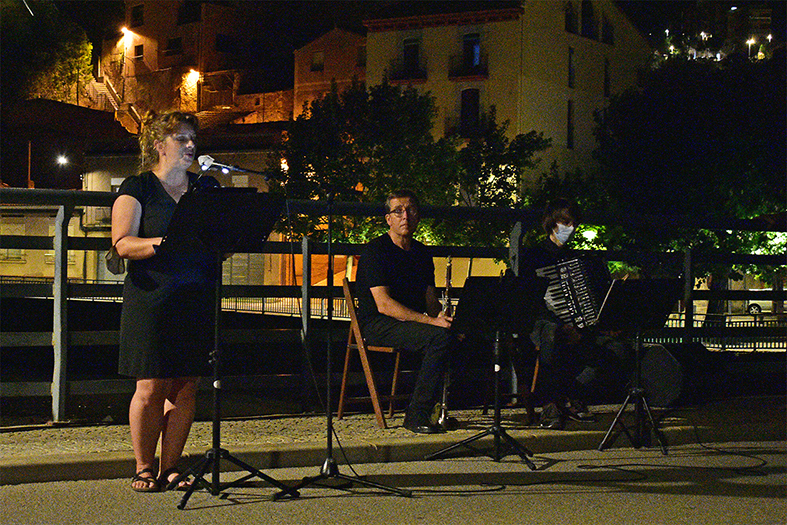 Any 2021 - Lectura de textos del poeta surienc Salvador Perarnau i interpretaciÃ³ musical al pont de Salipota, durant el 2n Passeig Literari per SÃºria.