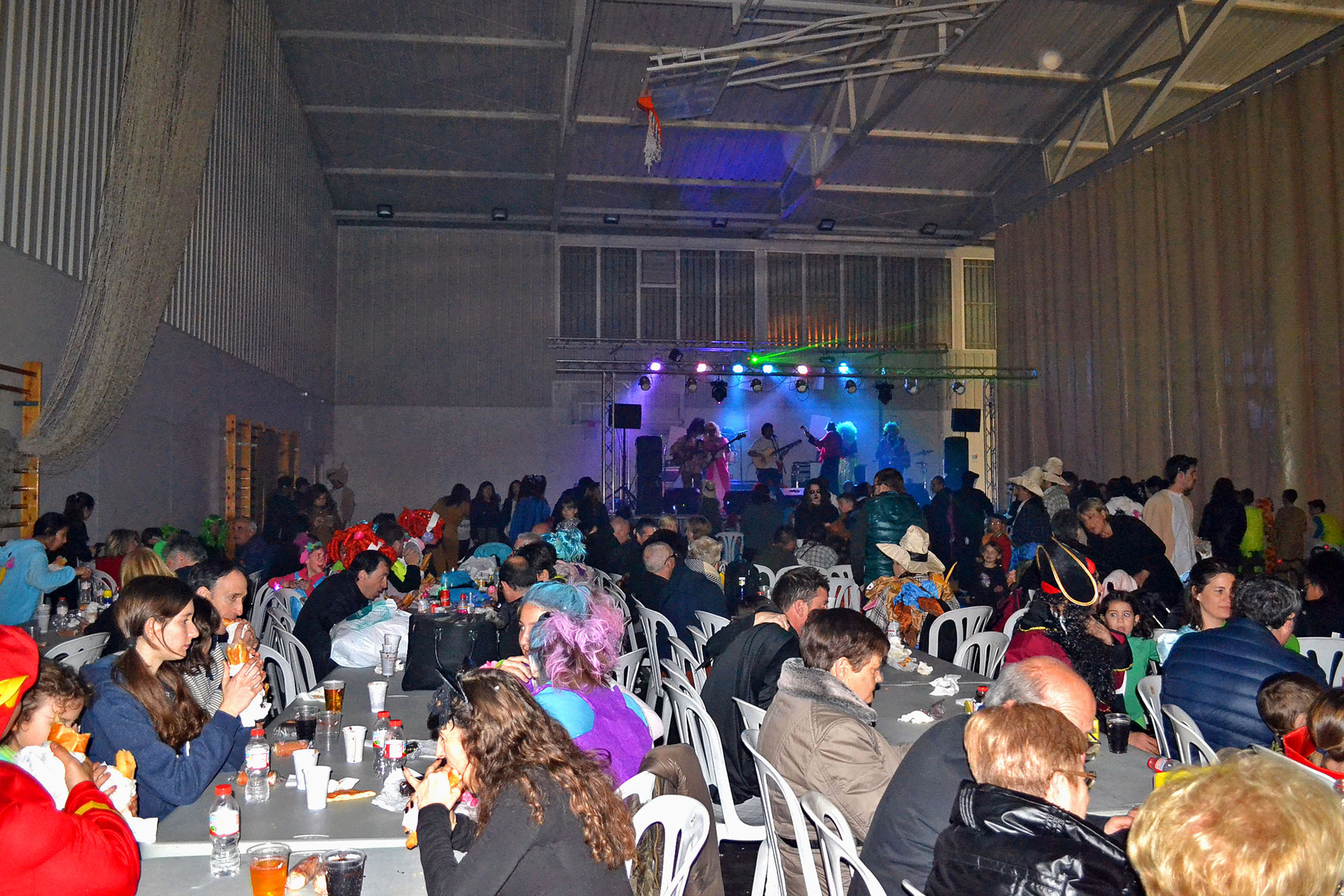 Sopar del Carnestoltes de SÃºria 2017 al PavellÃ³ Municipal d'Esports.