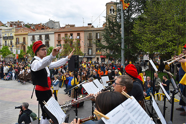 InterpretaciÃ³ musical d'El Ball dels Caramellaires del Cardener en lâ€™acte de cloenda de les Caramelles de SÃºria.