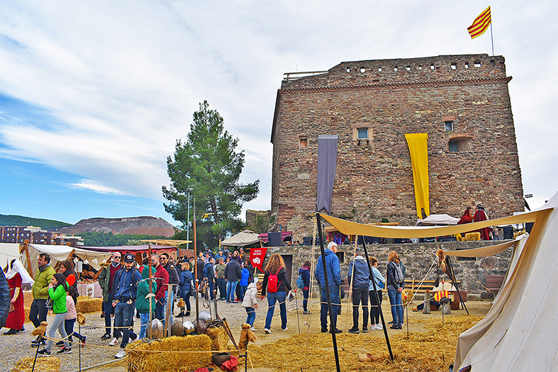 Ambient de la 18a Fira Medieval dâ€™Oficis de SÃºria a lâ€™Era del Castell - Novembre de 2019.