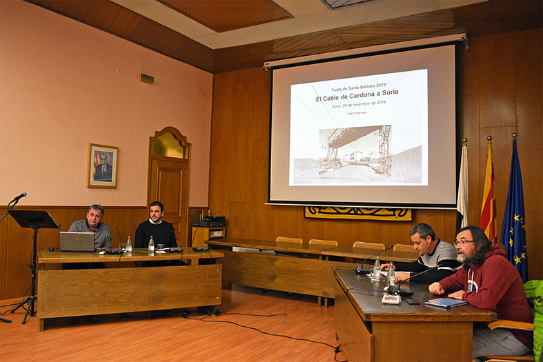 Acte dâ€™obertura de la Festa de Santa BÃ rbara, amb lâ€™alcalde Albert CoberÃ³, lâ€™estudiÃ³s Albert FÃ brega (esquerra), el president del comitÃ¨ dâ€™empresa, Ã’scar MartÃ­nez, i el membre del comitÃ¨ Ã€ngel AlquÃ©zar, a la Casa de la Vila.