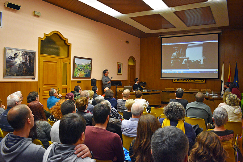 Imatge de lâ€™acte dâ€™obertura de la Festa de Santa BÃ rbara a la Casa de la Vila, durant el qual lâ€™estudiÃ³s Albert FÃ brega va presentar el projecte de recuperaciÃ³ de la memÃ²ria histÃ²rica de lâ€™antic cable miner.