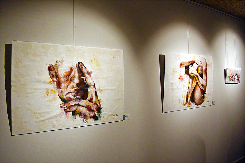 Obres de l'exposició 'Tacte. Art de Greta Riera' a la sala Cal Balaguer del Porxo i El Casinet del Poble Vell, dins del programa de la Festa de Sant Sebastià.