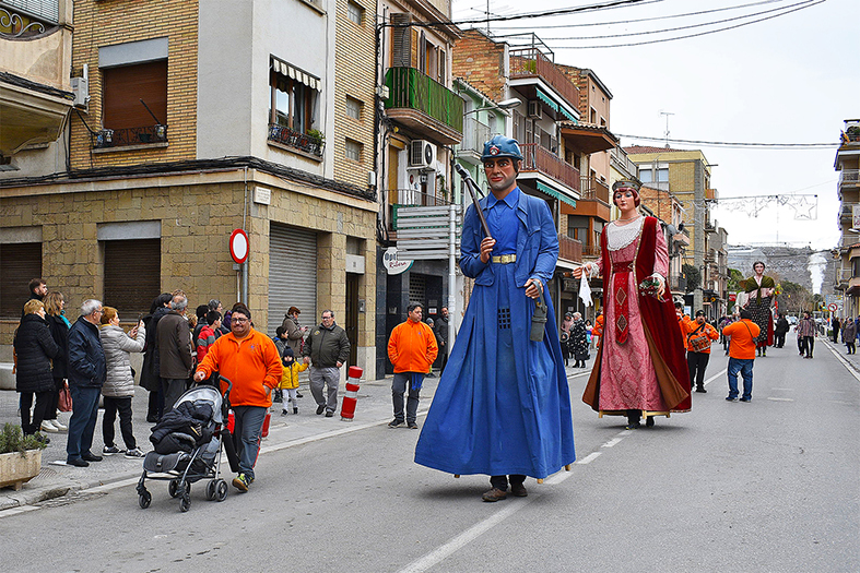 Els Geganters i Grallers del Poble Vell, durant la cercavila de la Festa de Sant Sebastià.
