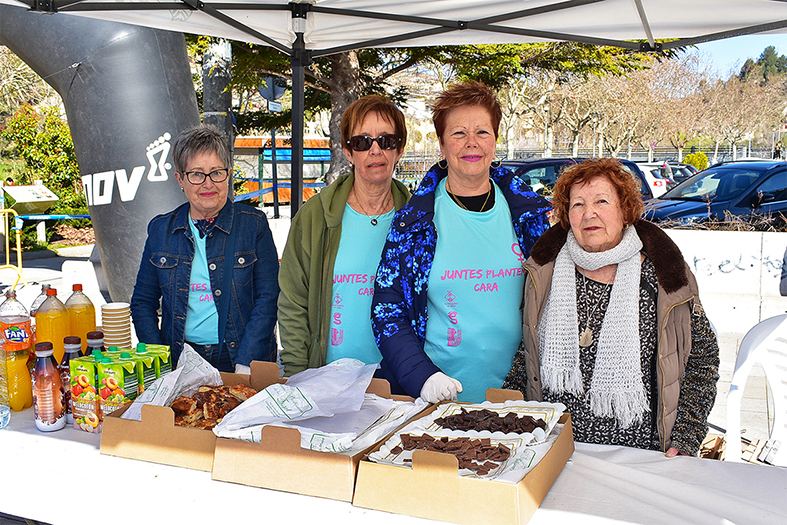 Parada del Casal de la Dona a la plaça de Sant Joan durant els actes de la 1a Cursa del 8 de Març, dins del programa del Dia Internacional de la Dona.