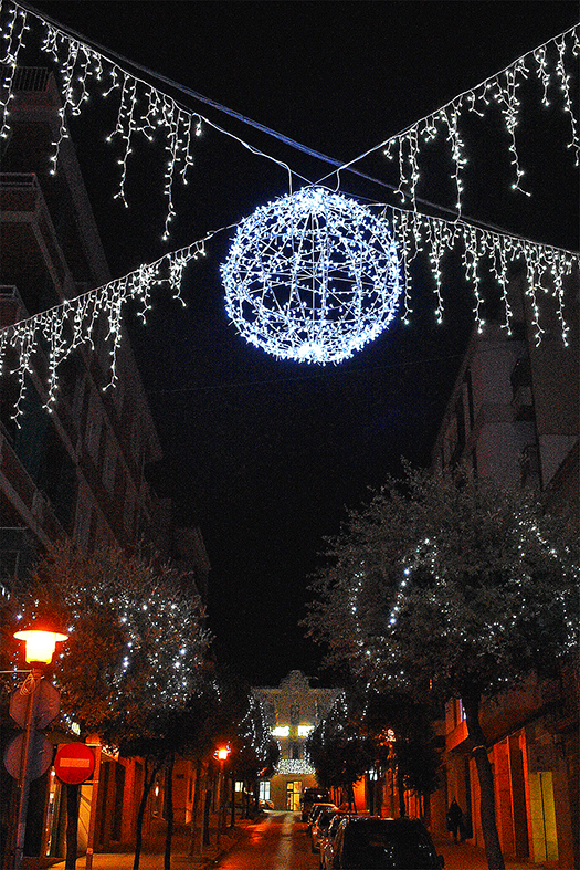 Il·luminació nadalenca a l'avinguda de l'Ajuntament.