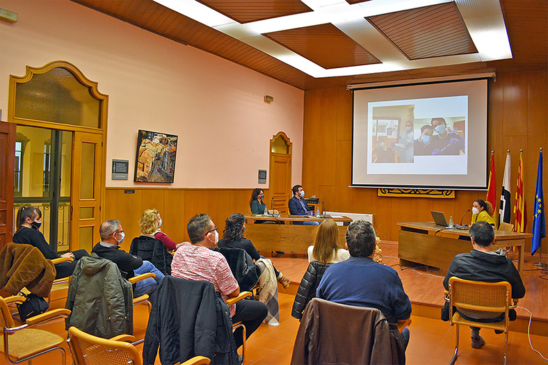 Imatge de l'acte del pregó de la Festa de Sant Sebastià, celebrat al saló de sessions de la Casa de la Vila.
