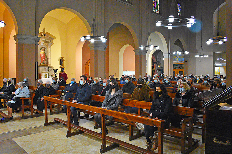 Imatge de l'Església Parroquial de Sant Cristòfol durant la Missa solemne de renovació del Vot de Poble a Sant Sebastià.