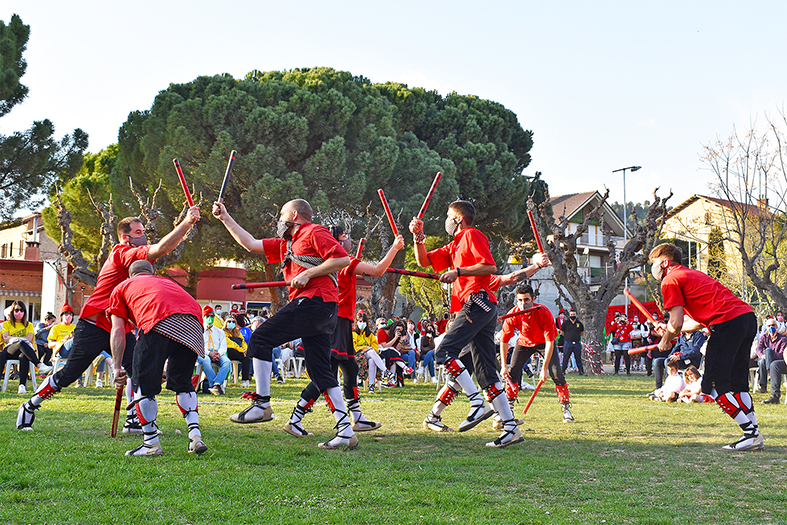 ActuaciÃ³ de la colla caramellaire de lâ€™Altatxu al Parc Municipal Macary i Viader.