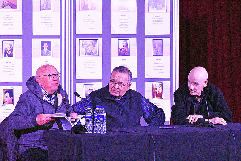 Presentació del llibre 'Primer llibre dels primers quadres’ de Jaume Perarnau, amb l’autor (centre), Joan Vilamala i Ignasi Corrons, en el primer acte del cicle 'Per Sant Jordi, llibres de casa’.