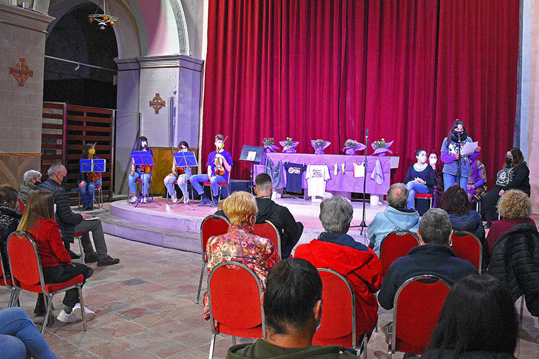 Presentació del llibre de poemes 'Poesia en erupció’ de Selene Moreno, dins del cicle 'Per Sant Jordi, llibres de casa’.