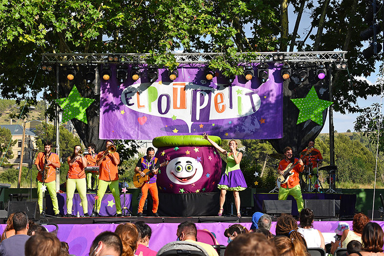Espectacle infantil de la companyia El Pot Petit al Parc Municipal Macary i Viader, dins del programa de la Festa Major.