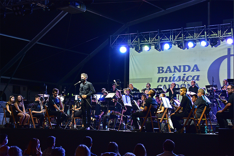 Concert de la Banda de MÃºsica de Cardona a la plaÃ§a de Sant Joan, dins del programa de la Festa Major.