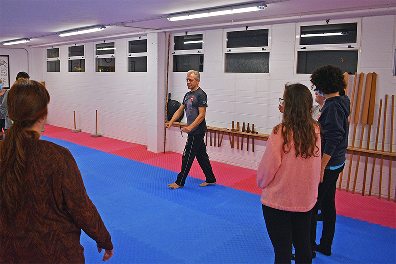 Taller de defensa personal femenina, a càrrec de Dojo Karate (Club Karate Bages), dins del programa d'actes de la Setmana contra la violència de gènere.