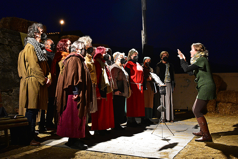 ActuaciÃ³ de la Coral SÃ²rissons de lâ€™Escola Municipal de MÃºsica, dins del Tast de Fira Medieval al Poble Vell.