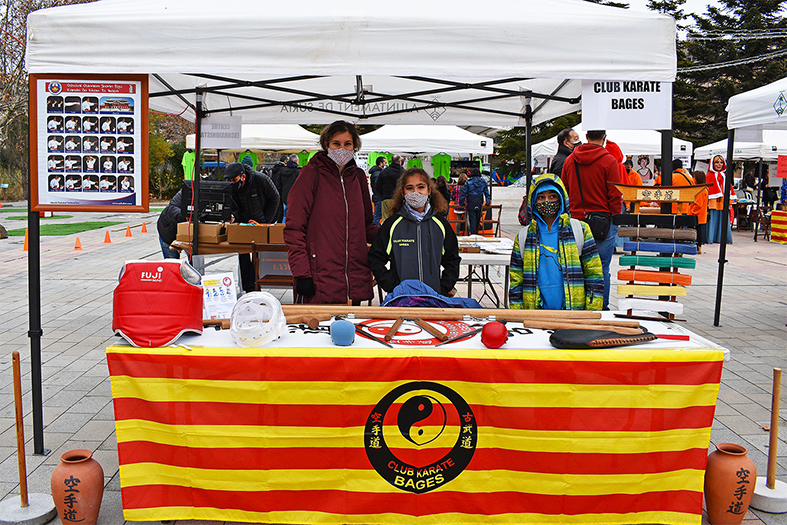 Parada del Club Karate Bages a la Fira d’Entitats i Fira de Nadal de Súria.