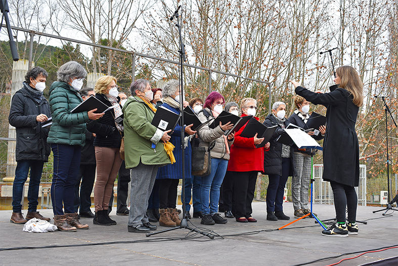 Actuació de la Coral Sòrissons de l'Escola Municipal de Música a la Fira d’Entitats i Fira de Nadal de Súria.