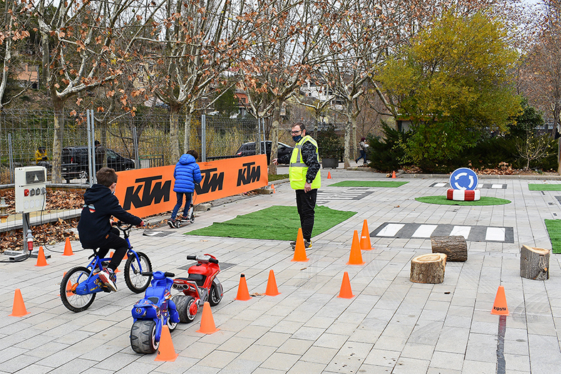 Circuit infantil a la plaça de Sant Joan, durant la Fira d’Entitats i Fira de Nadal de Súria.