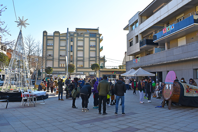 Cagatió i altres activitats nadalenques a la plaça de la Serradora.