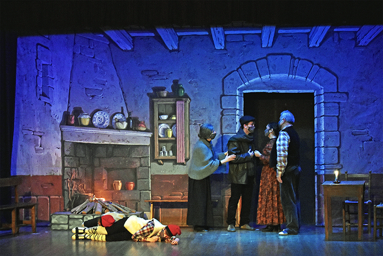 Escena d'Els Pastorets de Súria al Teatre del Foment Cultural.