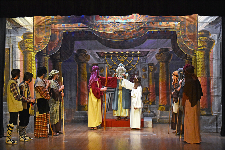 Escena d'Els Pastorets de SÃºria al Teatre del Foment Cultural.