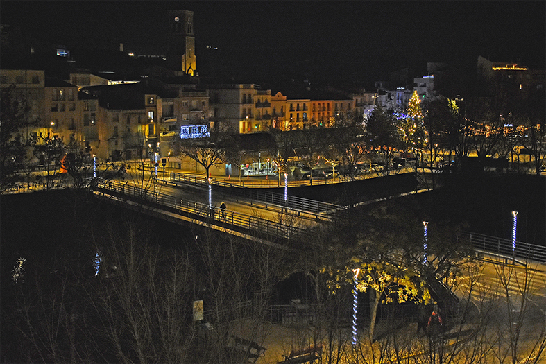 Il·luminació nadalenca al centre urbà .