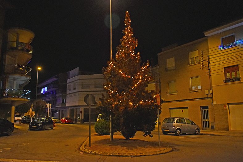 Il·luminació nadalenca al barri d'El Rastells.