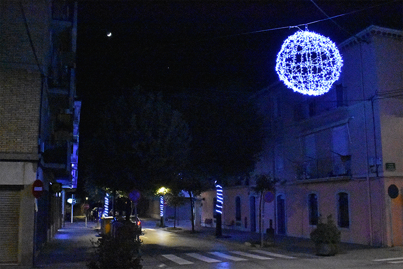 Il·luminació nadalenca a l'avinguda de l'Ajuntament.