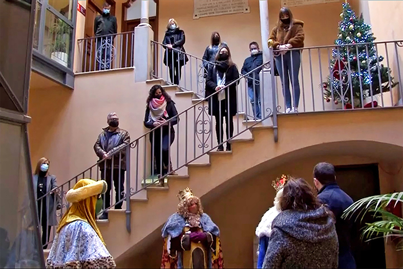 La corporació municipal, durant la recepció celebrada a la Casa de la Vila amb els Reis d'Orient (imatge del canal de la Cavalcada de Reis a YouTube).