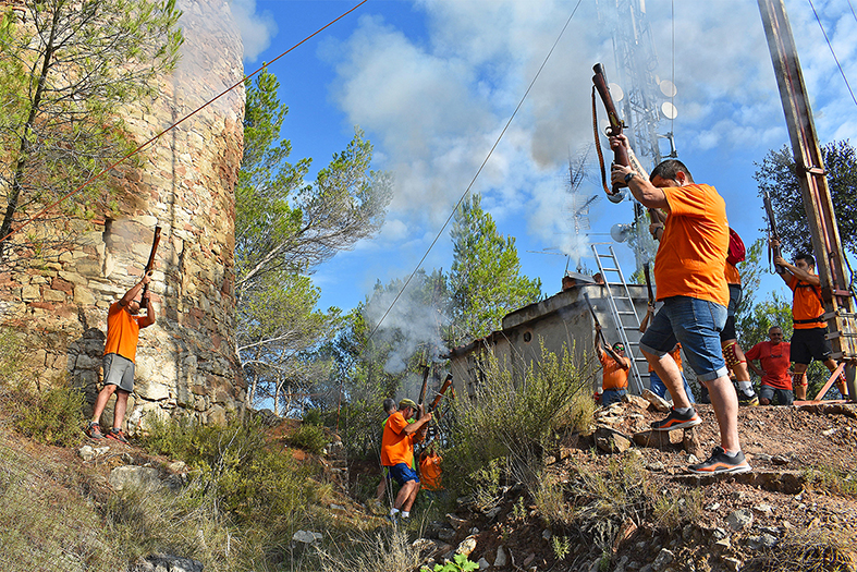 Galejada dels Trabucaires del Tro Gros durant l'acte central de l'Onze de Setembre a Súria, celebrat al turó de la Torre.