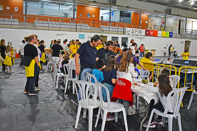 Tallers infantils de Caramelles, a cÃ rrec dels Trucs de lâ€™Agrupament Escolta i Guia Joan Ros, al PavellÃ³ Municipal dâ€™Esports.