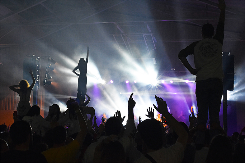 Imatge del concert de Strombers al PavellÃ³ Municipal d'Esports durant les Caramelles de SÃºria 2022.